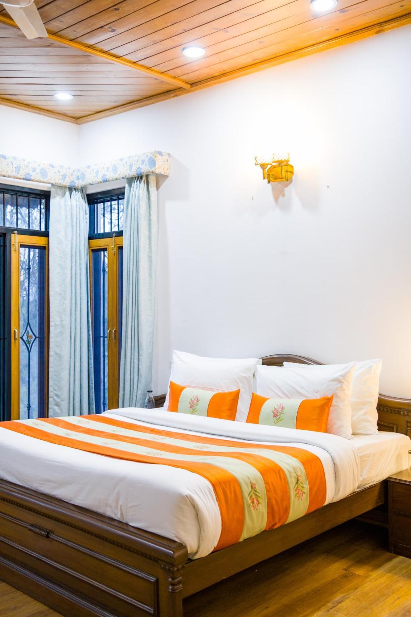 Alaya Stays Mehar Villa - 3 Bhk With Garden & Scenic Views Kasauli Kültér fotó