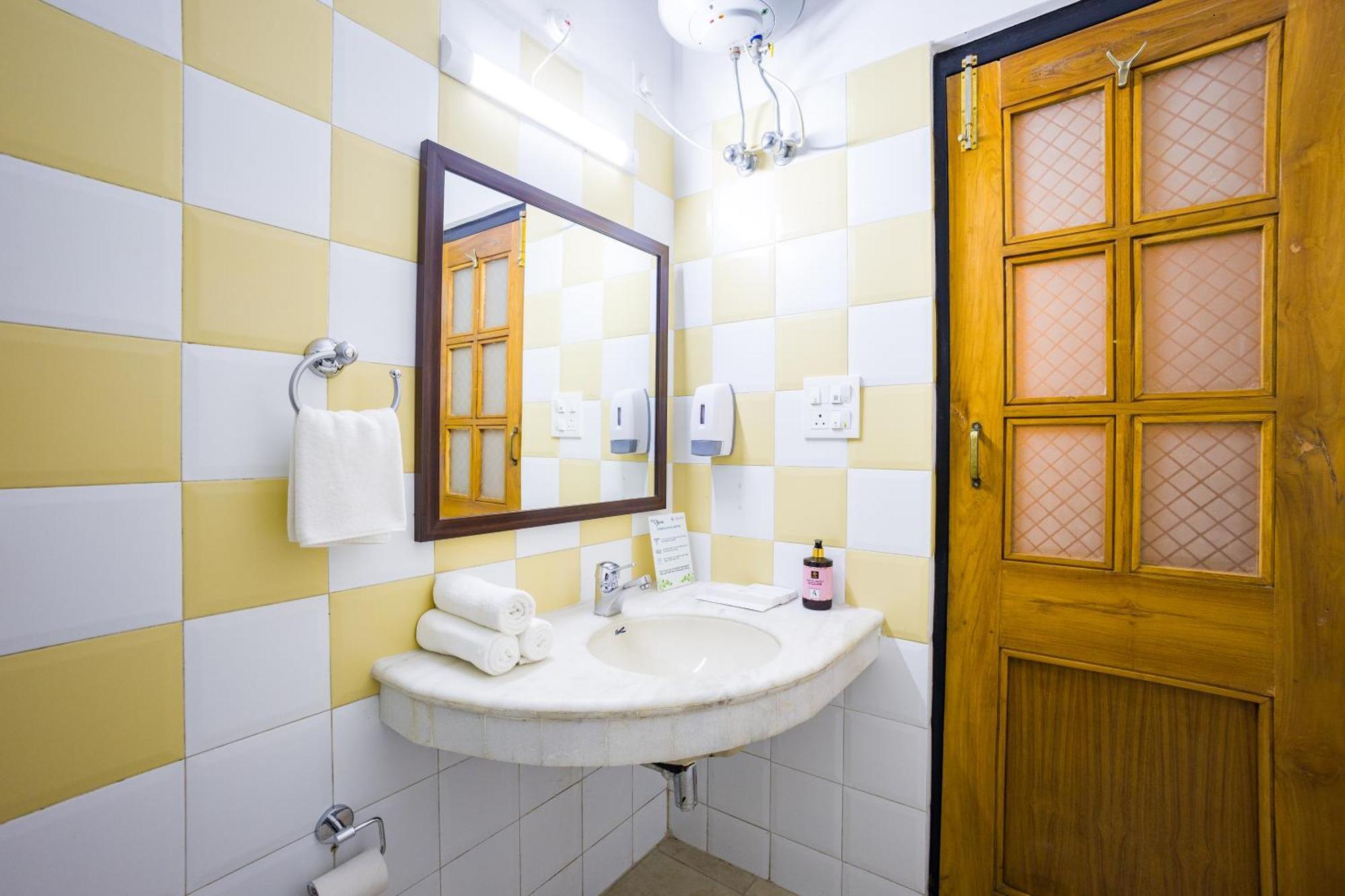 Alaya Stays Mehar Villa - 3 Bhk With Garden & Scenic Views Kasauli Kültér fotó