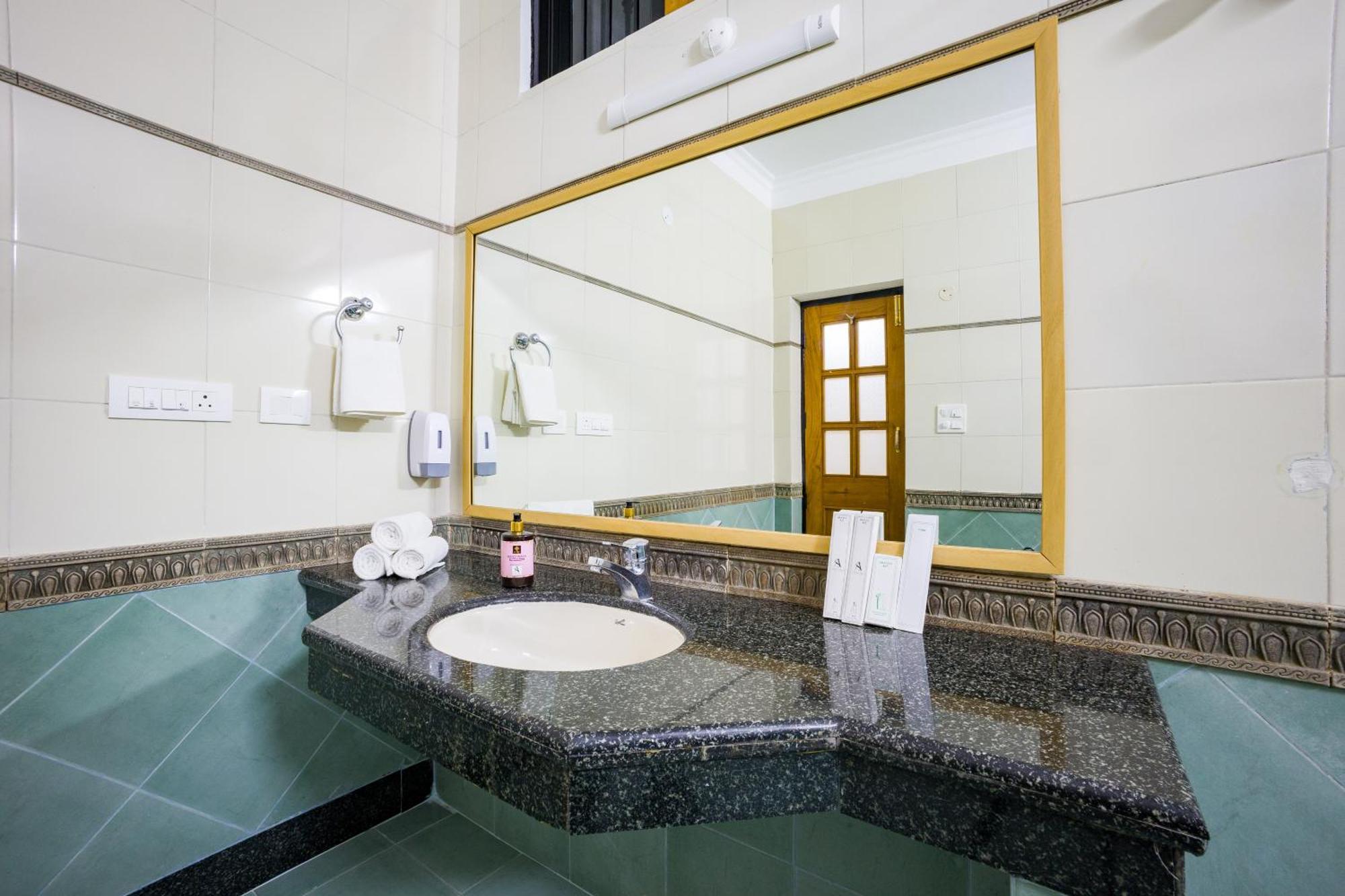Alaya Stays Mehar Villa - 3 Bhk With Garden & Scenic Views Kasauli Kültér fotó
