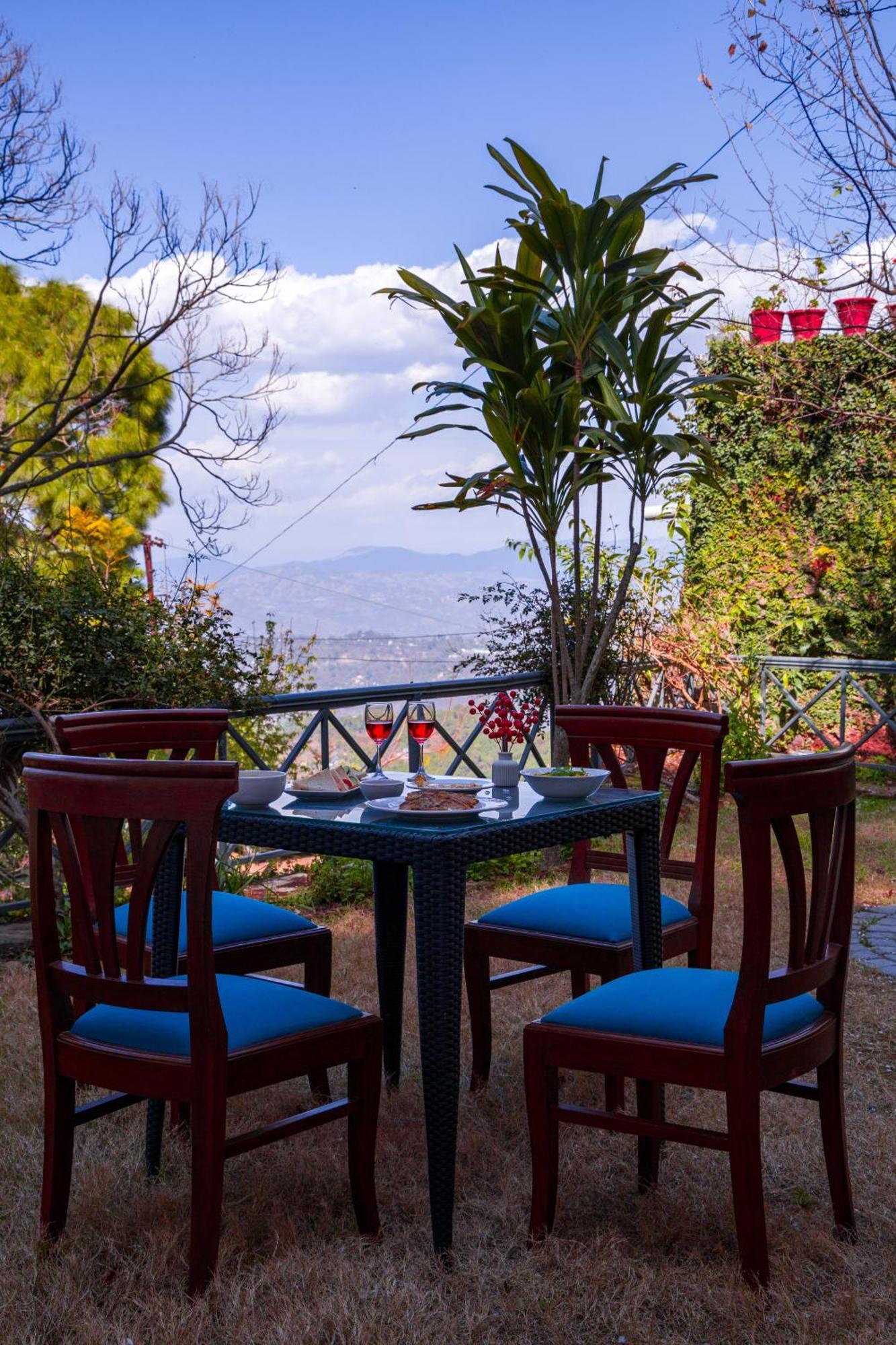 Alaya Stays Mehar Villa - 3 Bhk With Garden & Scenic Views Kasauli Kültér fotó