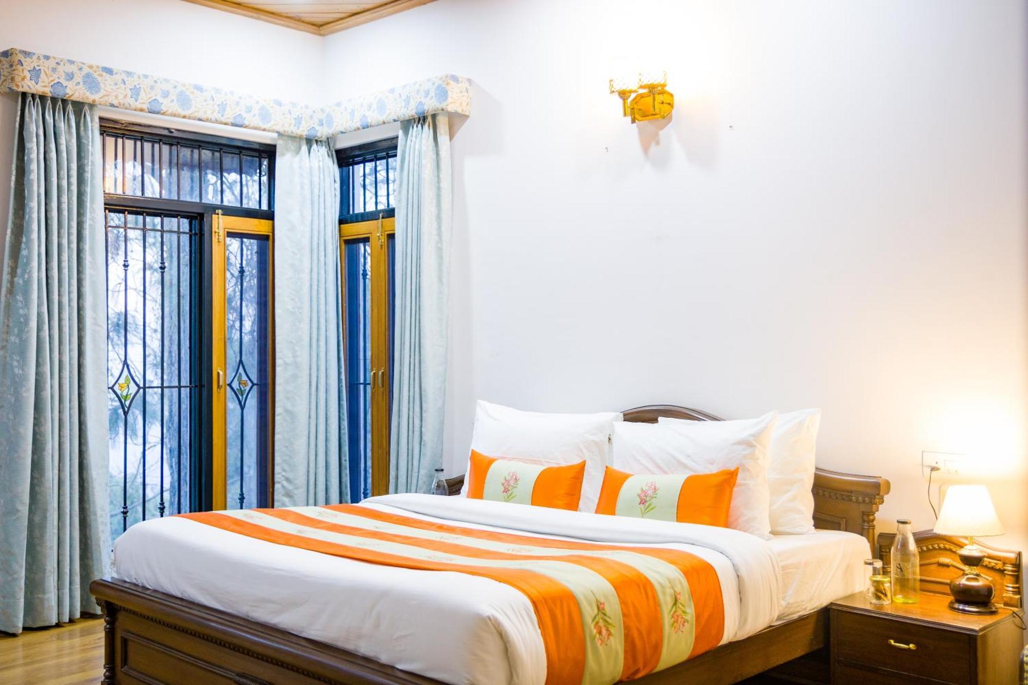 Alaya Stays Mehar Villa - 3 Bhk With Garden & Scenic Views Kasauli Kültér fotó